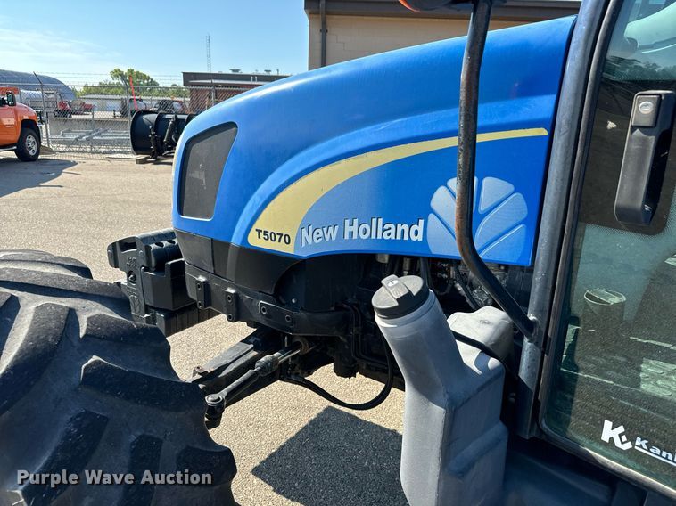 image for item DO1673 2011 New Holland T-5070 MFWD tractor