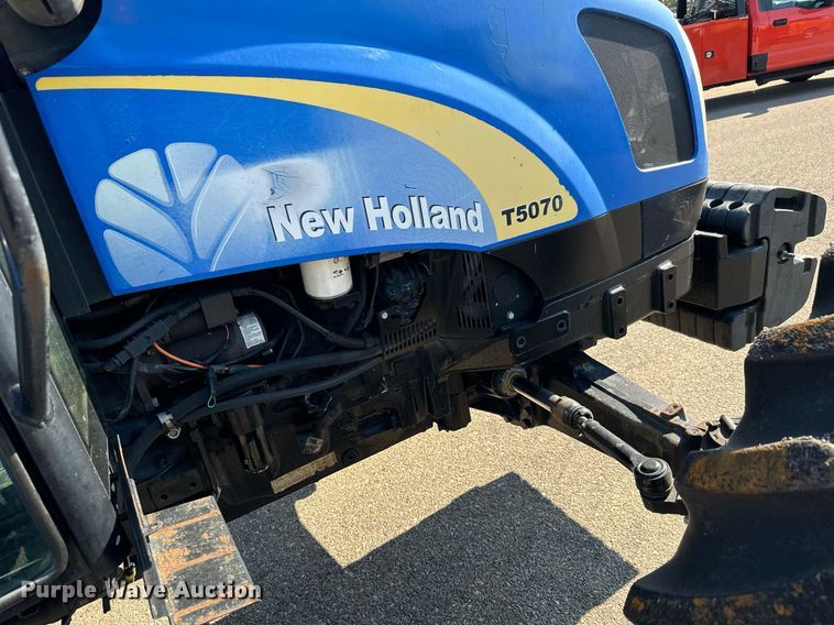 image for item DO1673 2011 New Holland T-5070 MFWD tractor