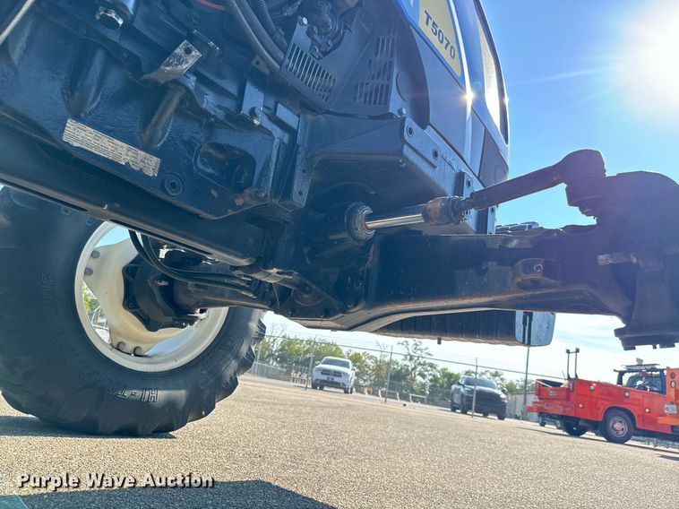 image for item DO1673 2011 New Holland T-5070 MFWD tractor