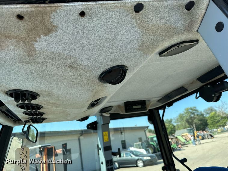 image for item DO1673 2011 New Holland T-5070 MFWD tractor