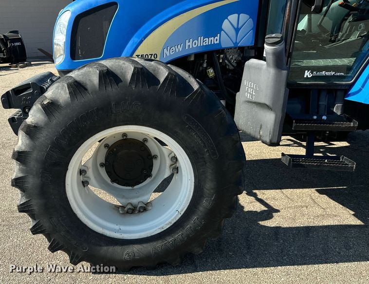 image for item DO1673 2011 New Holland T-5070 MFWD tractor