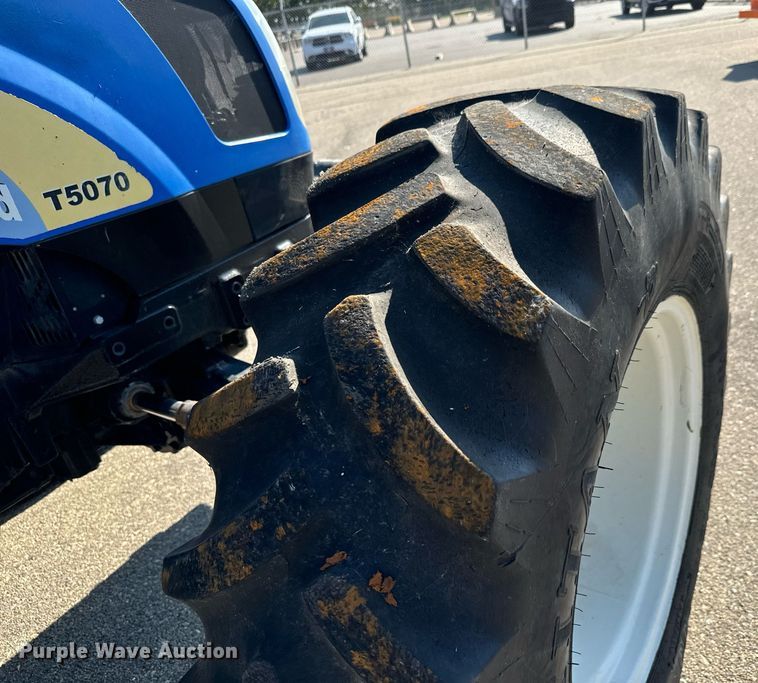 image for item DO1673 2011 New Holland T-5070 MFWD tractor