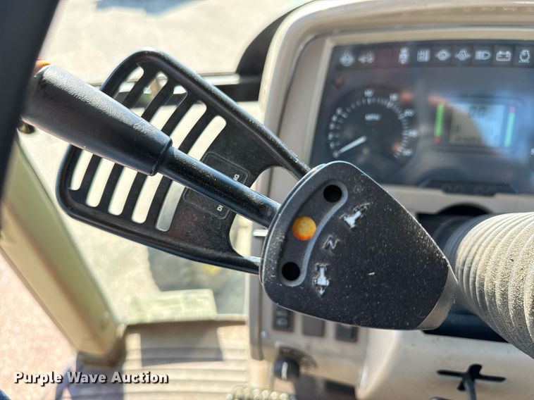 image for item DO1674 2006 John Deere 6415 tractor