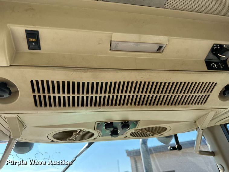 image for item DO1674 2006 John Deere 6415 tractor