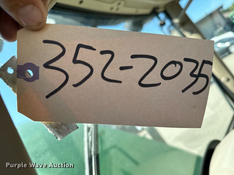 image for item DO1674 2006 John Deere 6415 tractor