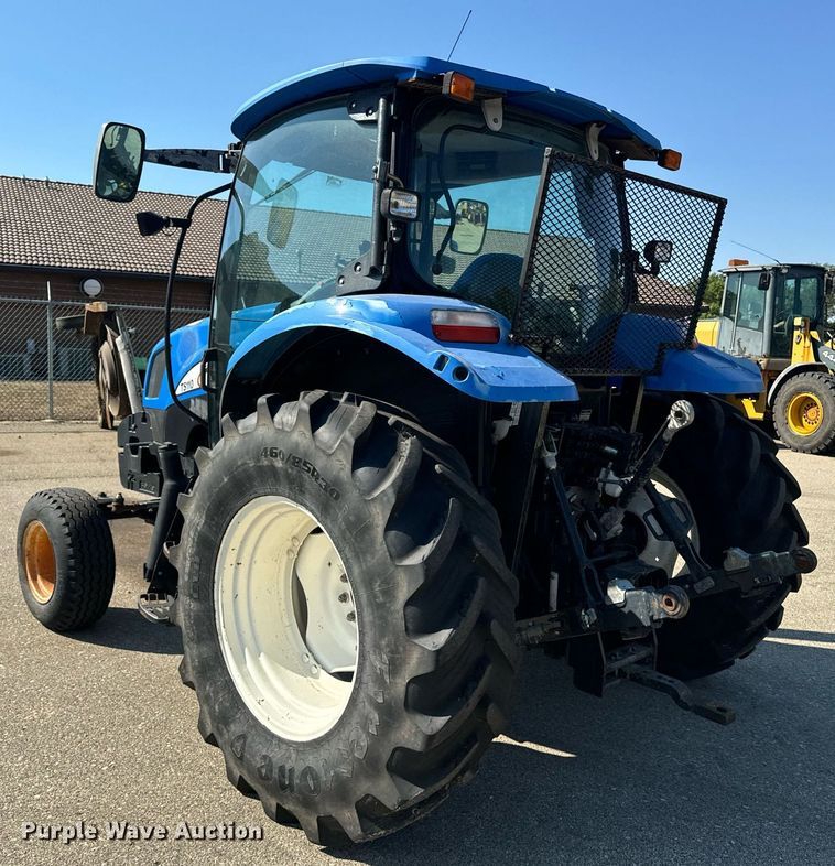 image for item DO1676 2006 New Holland TS-110A tractor
