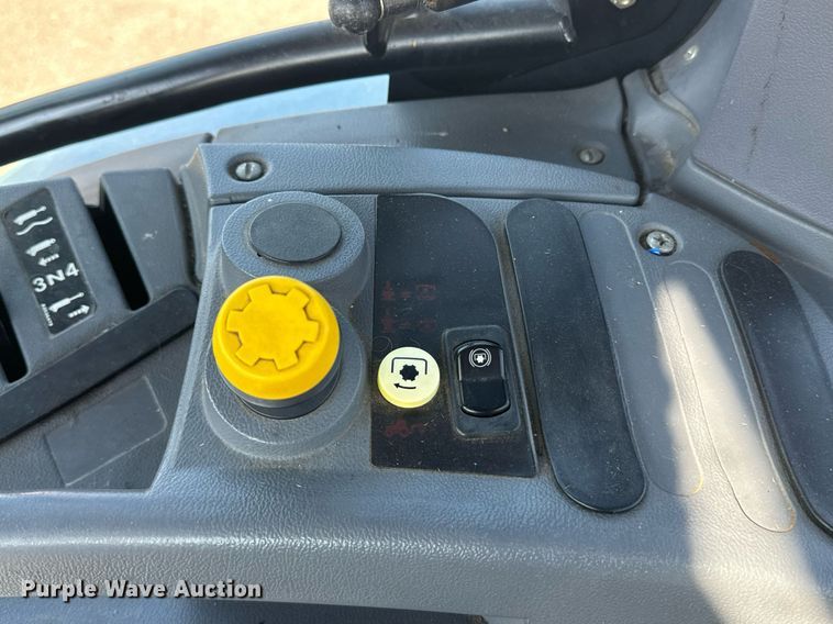 image for item DO1676 2006 New Holland TS-110A tractor