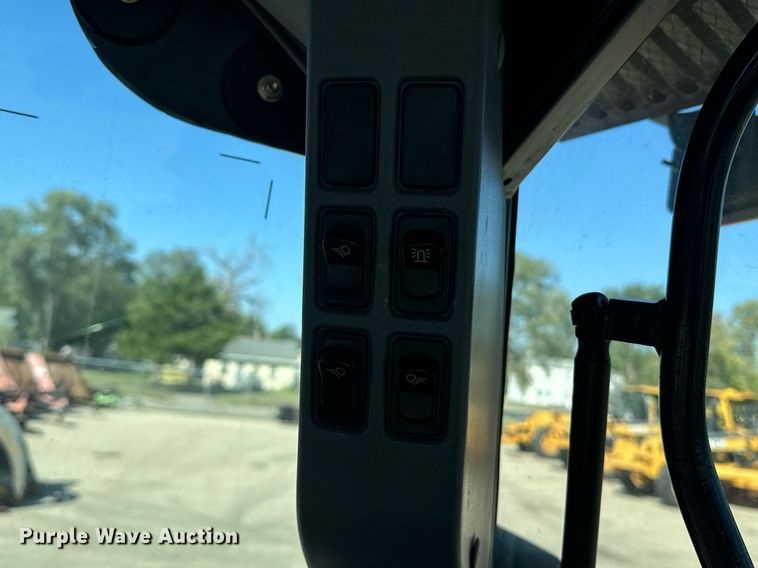 image for item DO1676 2006 New Holland TS-110A tractor