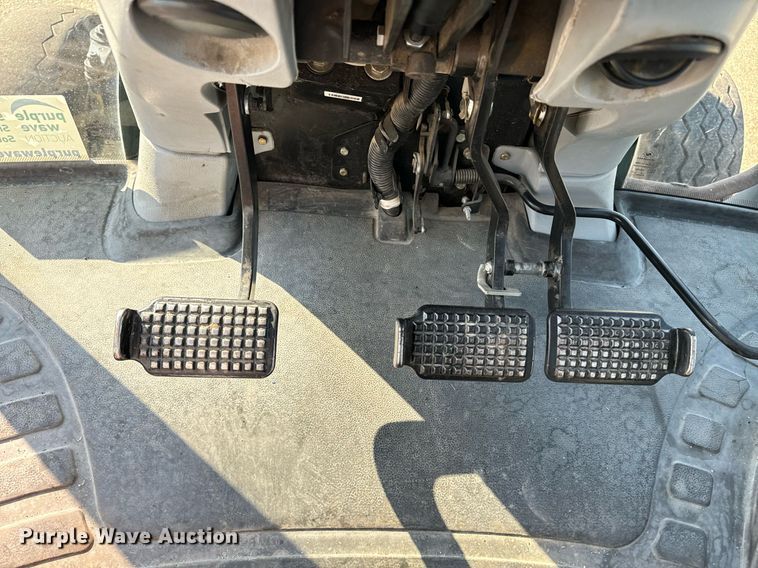 image for item DO1678 2008 New Holland T6020 tractor