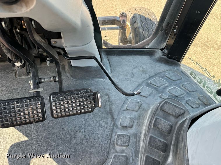 image for item DO1678 2008 New Holland T6020 tractor