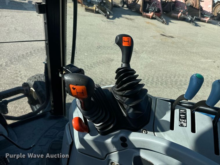 image for item DO1678 2008 New Holland T6020 tractor