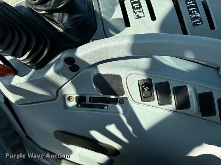 image for item DO1678 2008 New Holland T6020 tractor