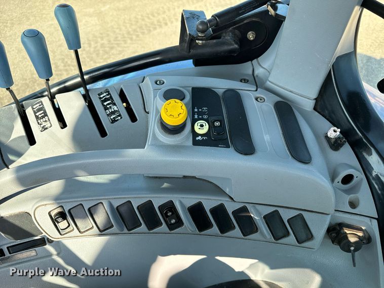 image for item DO1678 2008 New Holland T6020 tractor