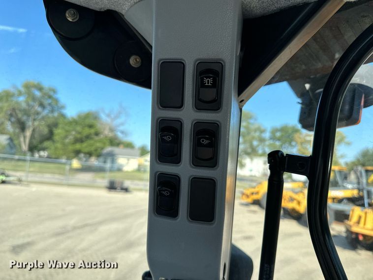 image for item DO1678 2008 New Holland T6020 tractor