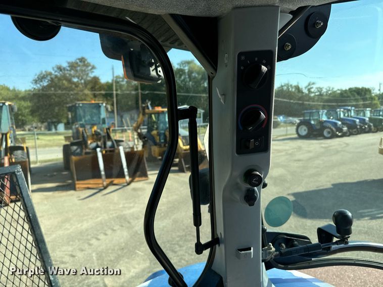 image for item DO1678 2008 New Holland T6020 tractor