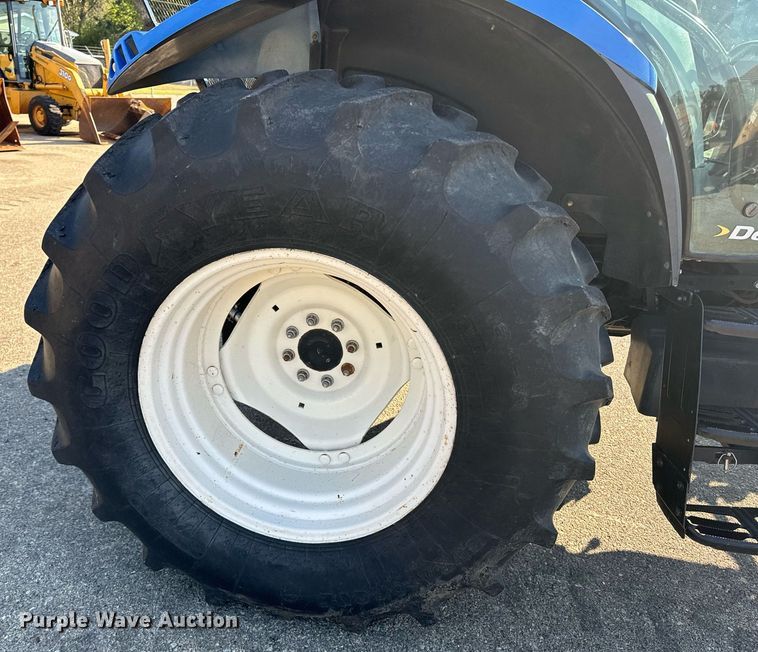 image for item DO1678 2008 New Holland T6020 tractor