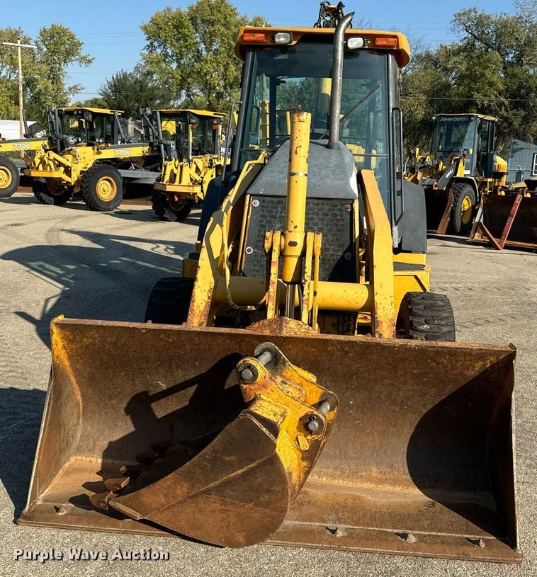 image for item DO1679 2004 John Deere 310G backhoe