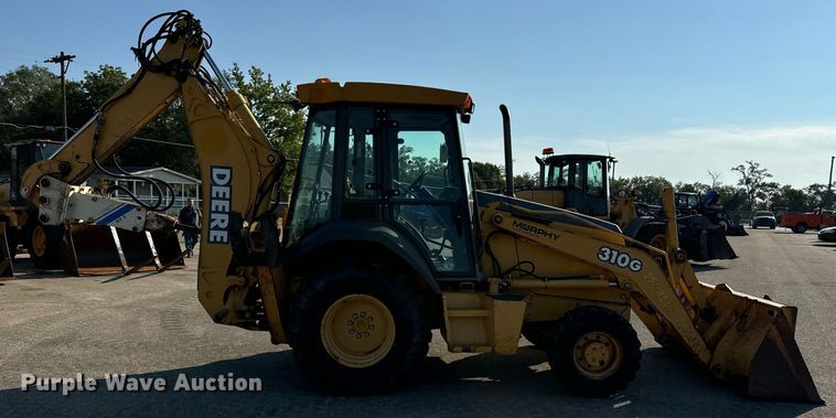 image for item DO1679 2004 John Deere 310G backhoe