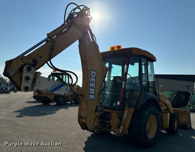 image for item DO1679 2004 John Deere 310G backhoe