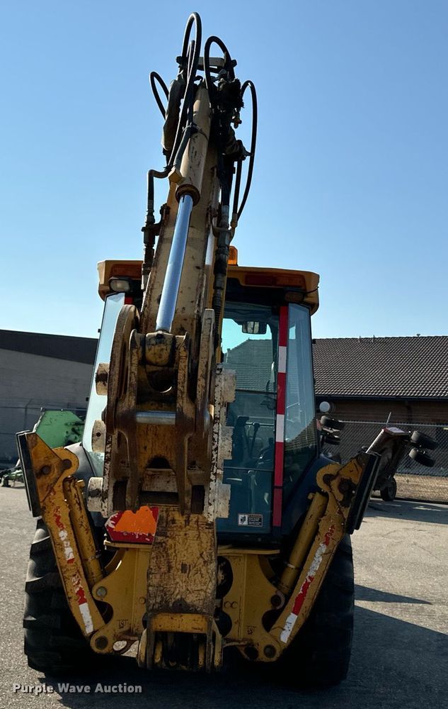 image for item DO1679 2004 John Deere 310G backhoe