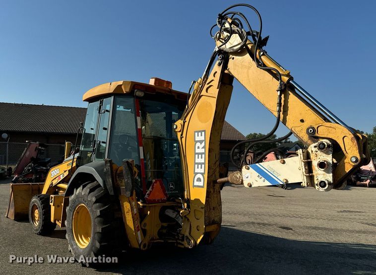 image for item DO1679 2004 John Deere 310G backhoe
