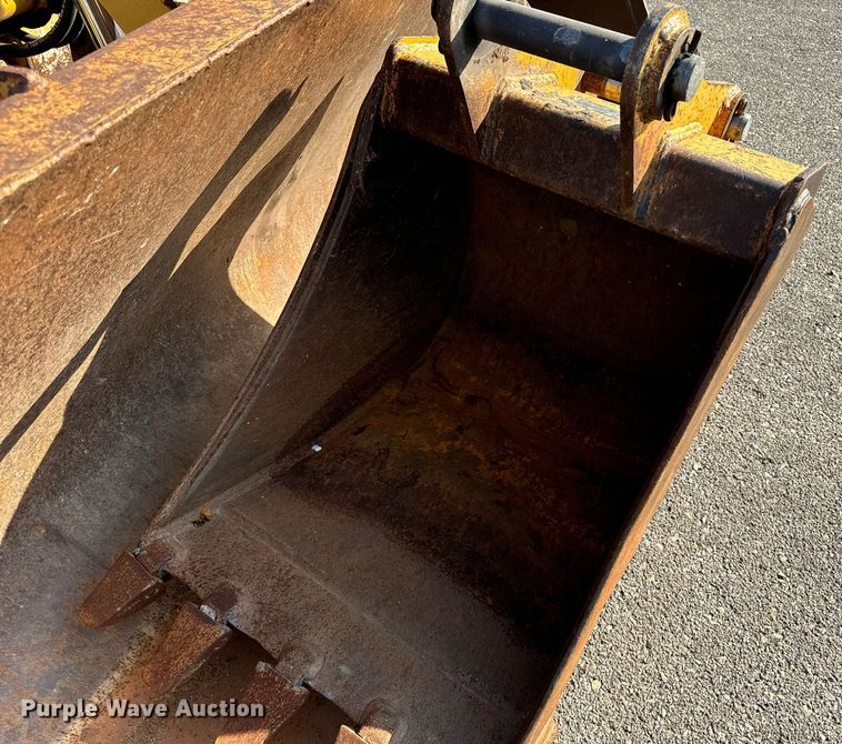 image for item DO1679 2004 John Deere 310G backhoe