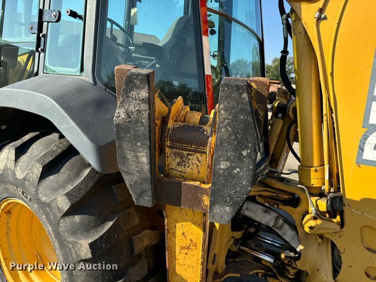 image for item DO1679 2004 John Deere 310G backhoe