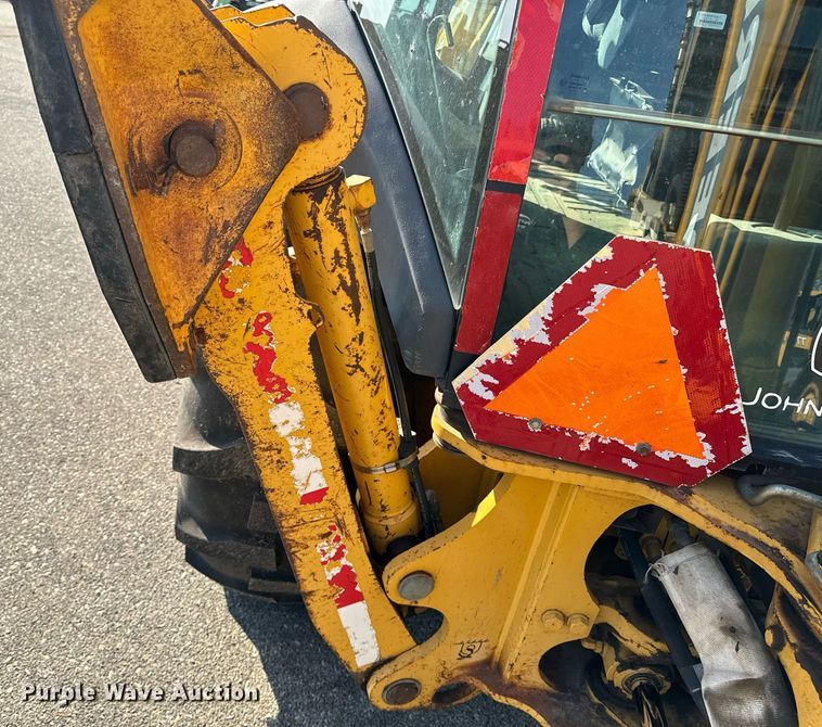 image for item DO1679 2004 John Deere 310G backhoe