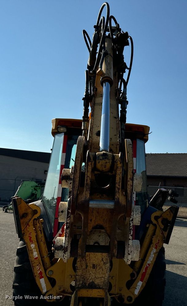 image for item DO1679 2004 John Deere 310G backhoe