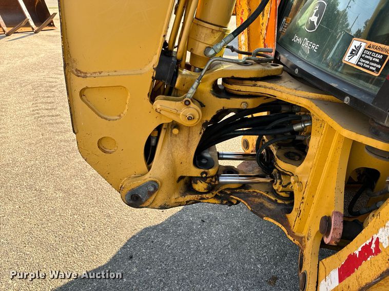 image for item DO1679 2004 John Deere 310G backhoe