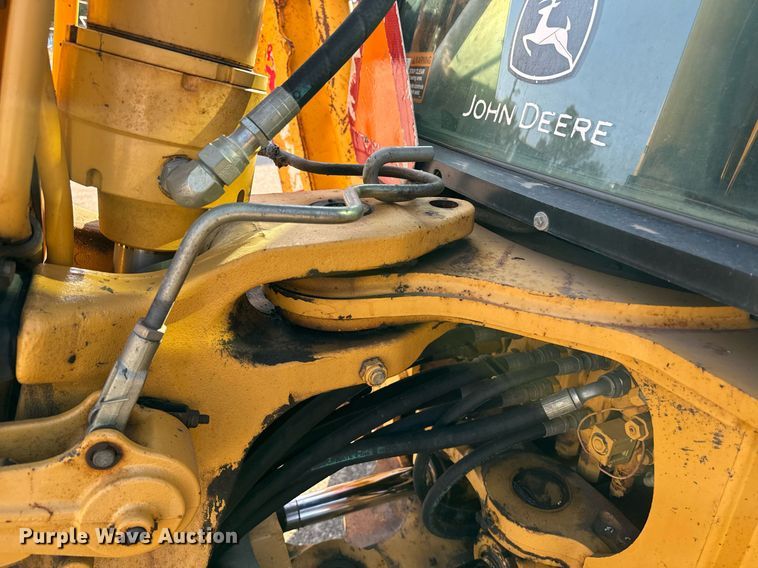 image for item DO1679 2004 John Deere 310G backhoe