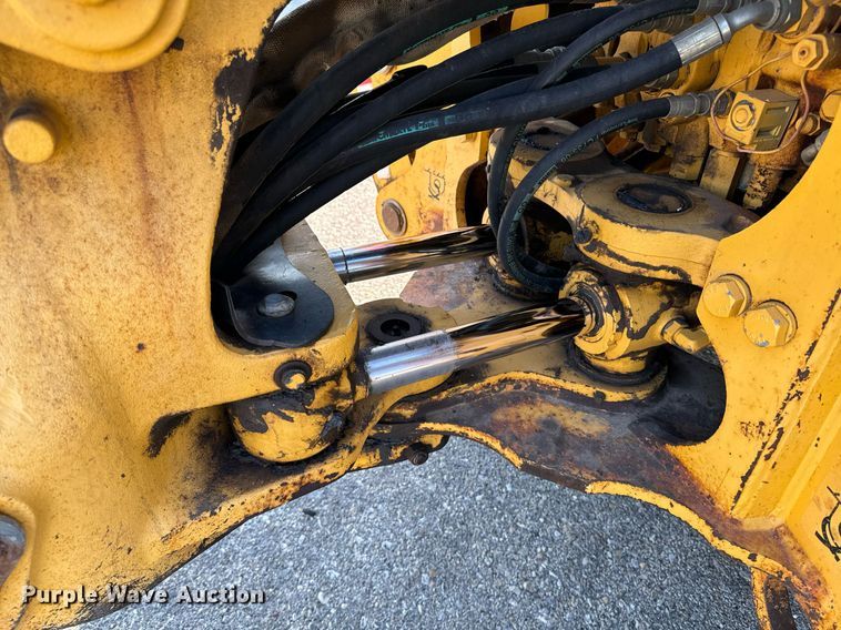 image for item DO1679 2004 John Deere 310G backhoe