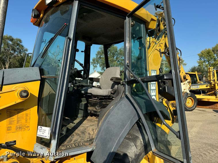 image for item DO1679 2004 John Deere 310G backhoe