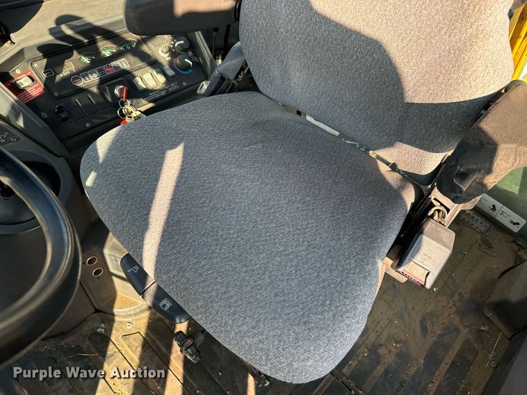 image for item DO1679 2004 John Deere 310G backhoe