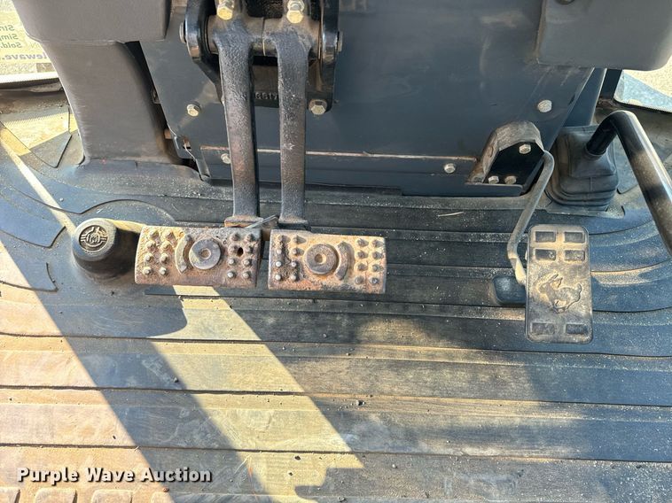 image for item DO1679 2004 John Deere 310G backhoe