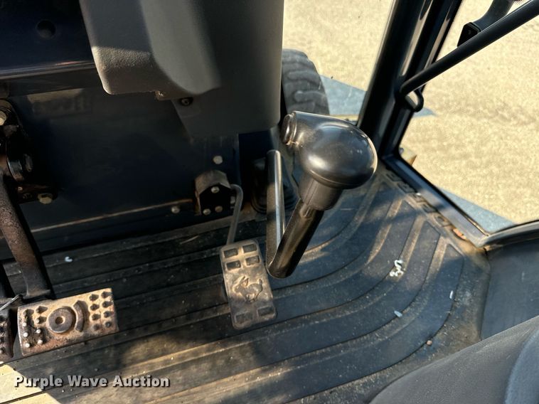 image for item DO1679 2004 John Deere 310G backhoe