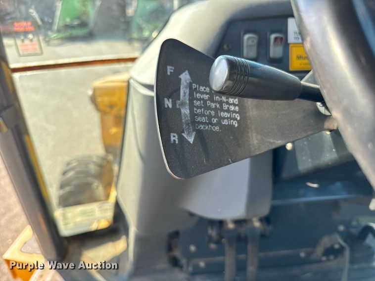 image for item DO1679 2004 John Deere 310G backhoe