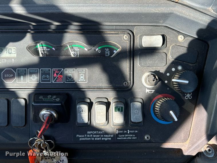 image for item DO1679 2004 John Deere 310G backhoe