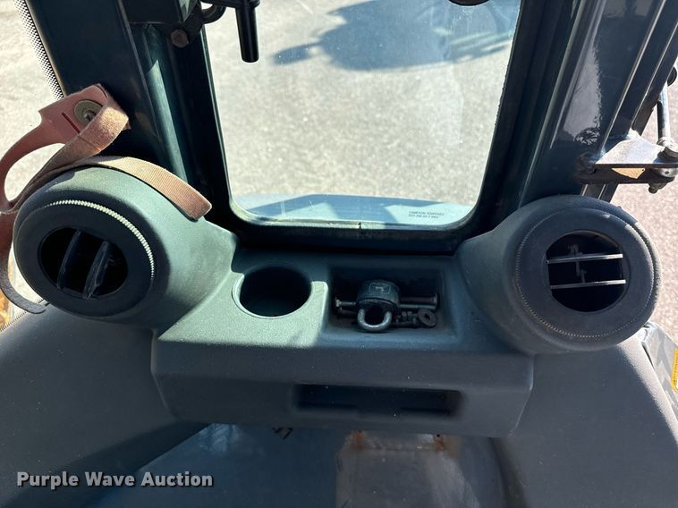 image for item DO1679 2004 John Deere 310G backhoe