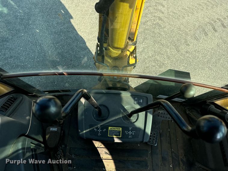 image for item DO1679 2004 John Deere 310G backhoe