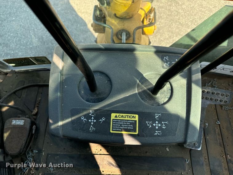 image for item DO1679 2004 John Deere 310G backhoe