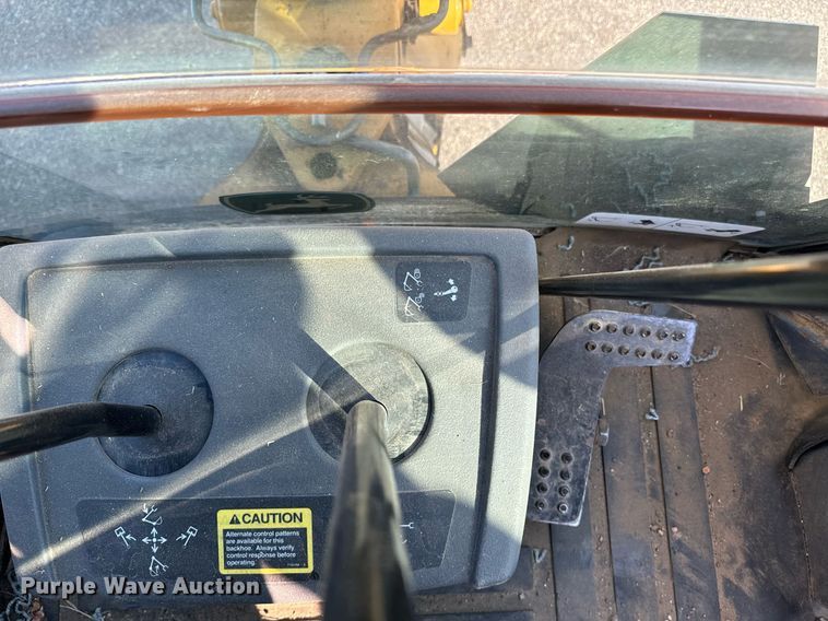 image for item DO1679 2004 John Deere 310G backhoe