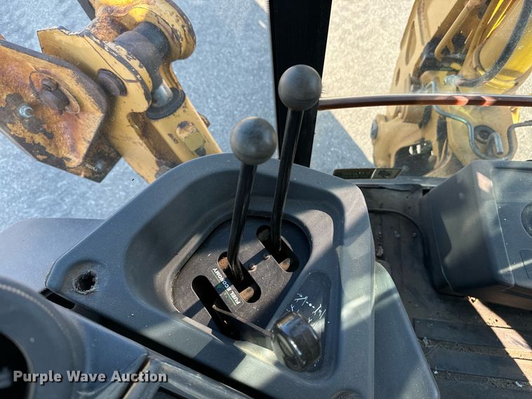 image for item DO1679 2004 John Deere 310G backhoe