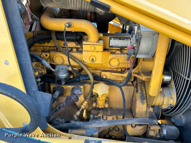 image for item DO1679 2004 John Deere 310G backhoe