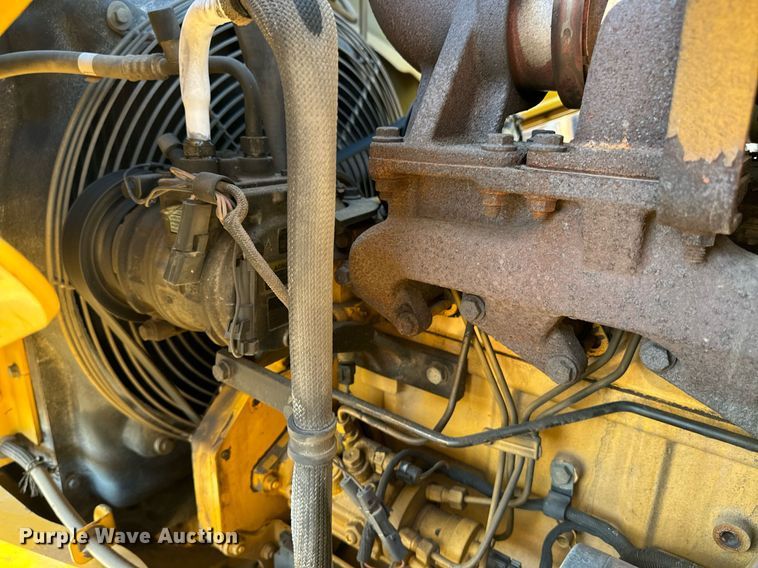 image for item DO1679 2004 John Deere 310G backhoe