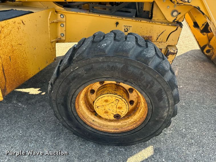 image for item DO1679 2004 John Deere 310G backhoe