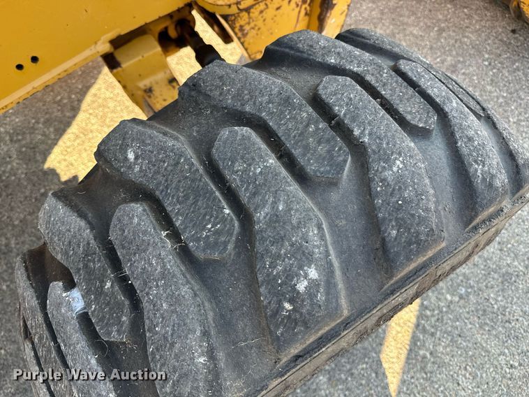 image for item DO1679 2004 John Deere 310G backhoe