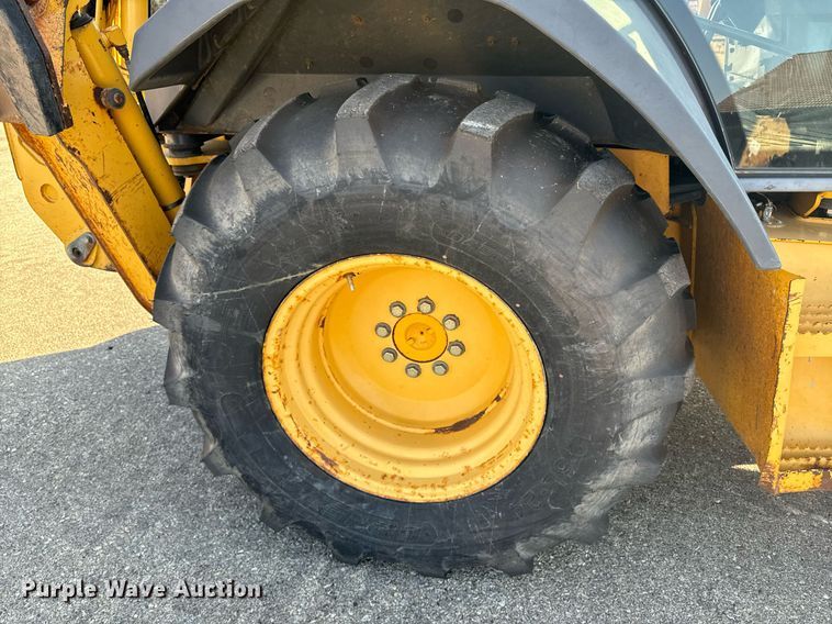 image for item DO1679 2004 John Deere 310G backhoe