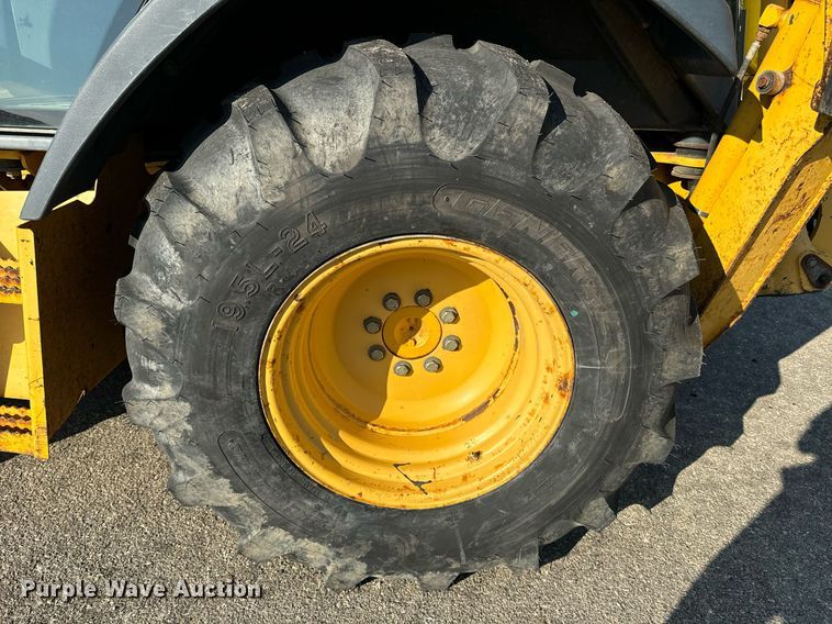 image for item DO1679 2004 John Deere 310G backhoe