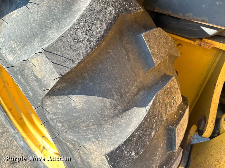 image for item DO1679 2004 John Deere 310G backhoe